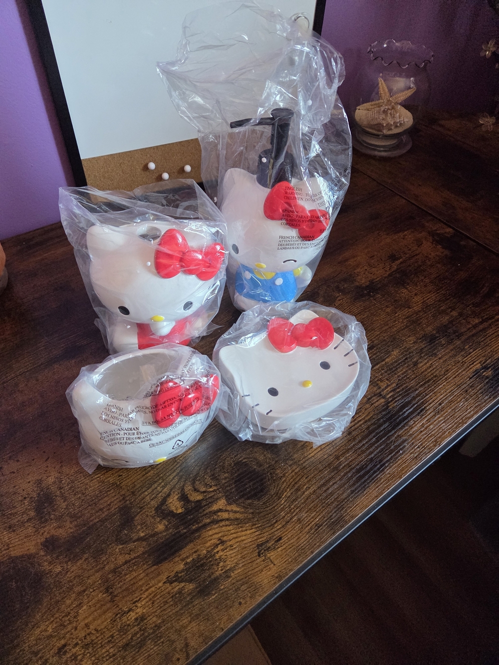 Hello Kitty Ceramic Figure Bathroom Set.